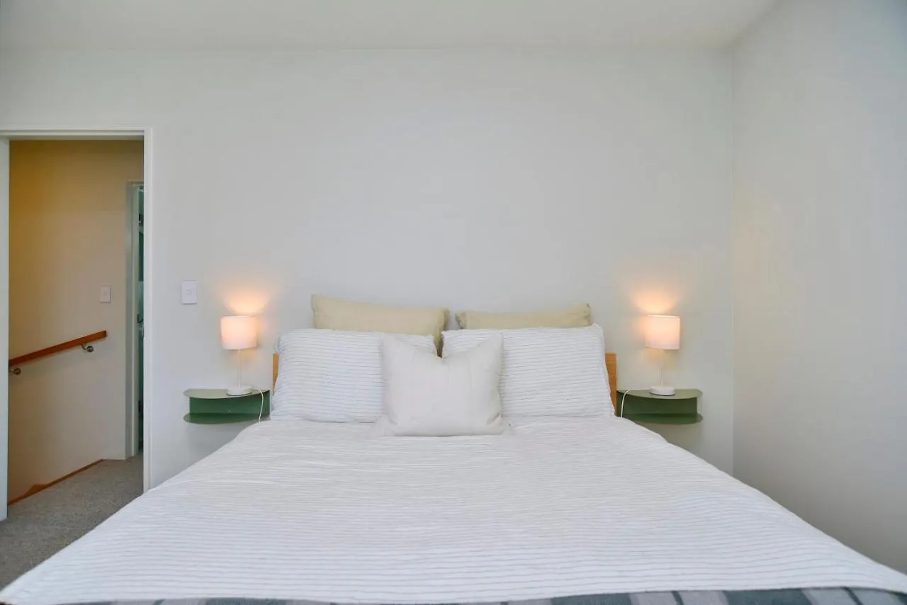 Urban Escape Addington Townhouse Walk To Stadium & Cafes クライストチャーチ 別荘