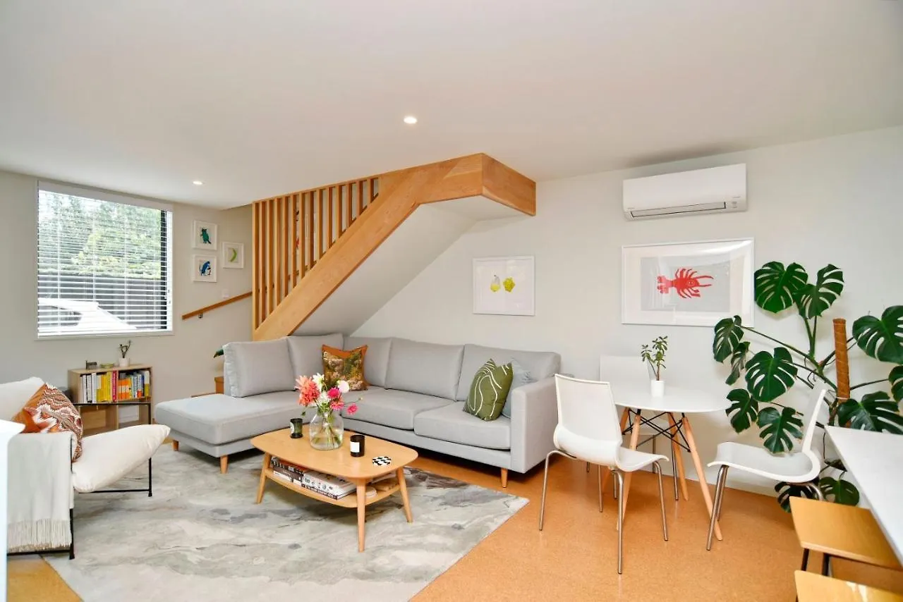 Urban Escape Addington Townhouse Walk To Stadium & Cafes location